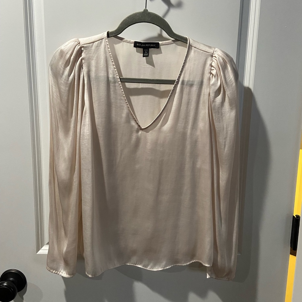 Banana Republic Petite Women’s Cream V-Neck Blouse